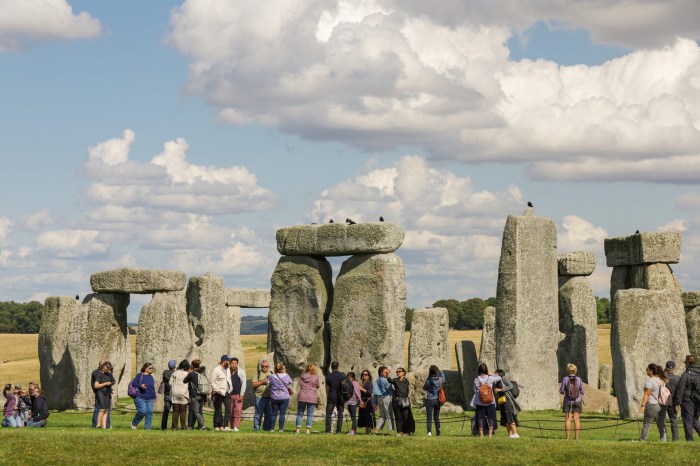 Stonehenge history and tours